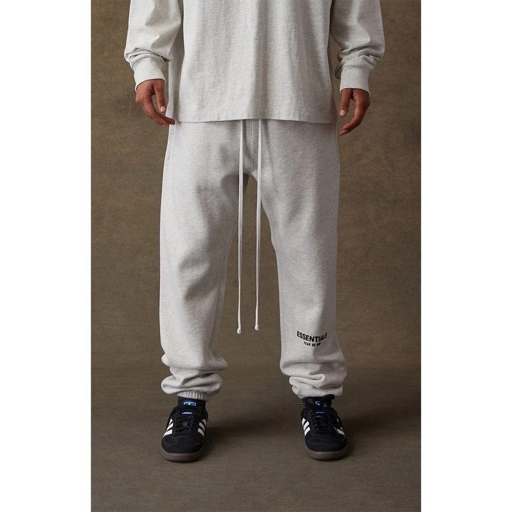 Fear of God Essentials Light Oatmeal Sweatpants Size XS Logo Fleece NWT - Picture 4 of 4